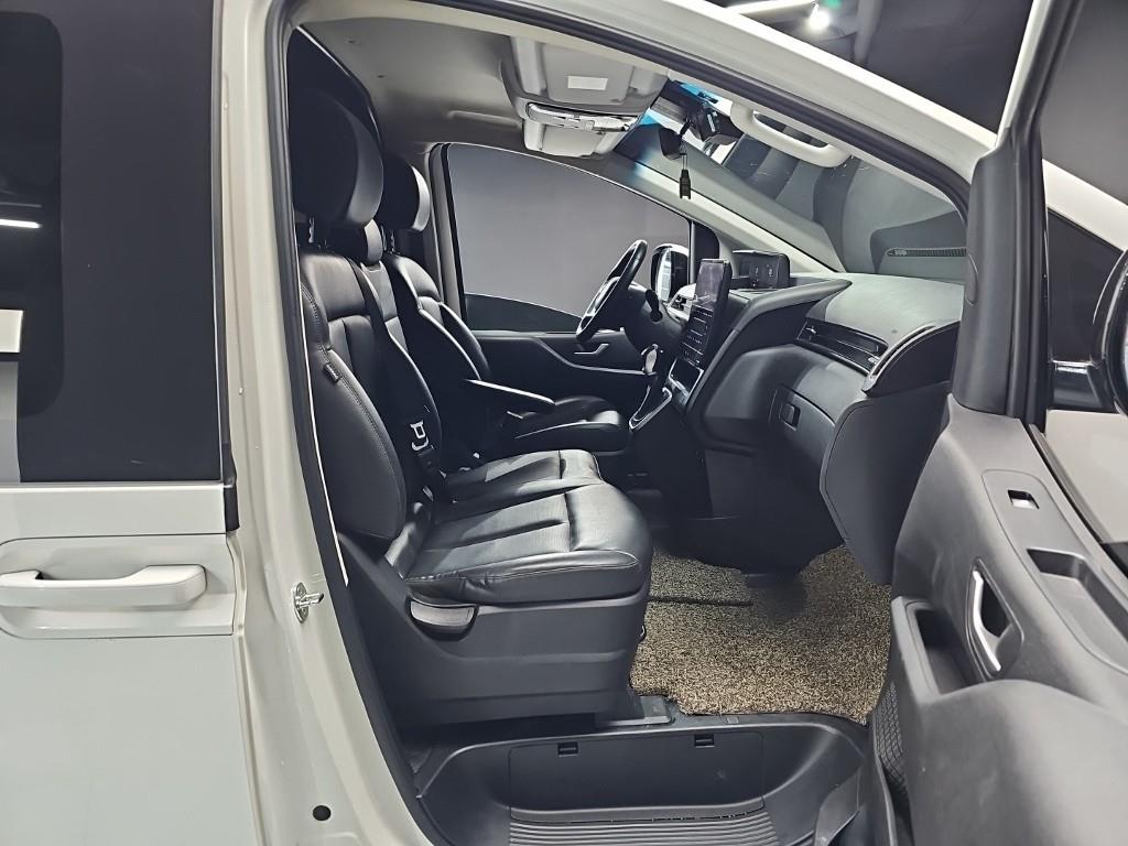 HYUNDAI Staria - Vista 9