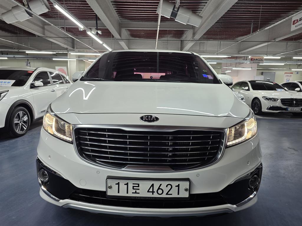 KIA Carnival - Vista 2