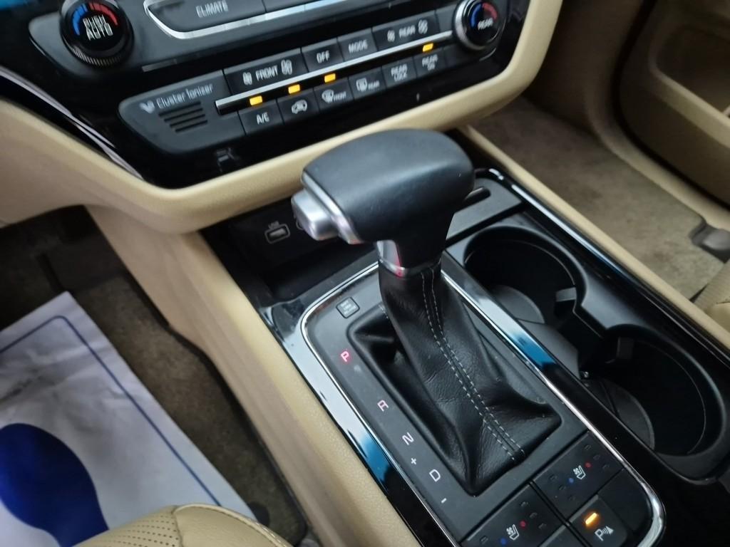 KIA Carnival - Vista 8