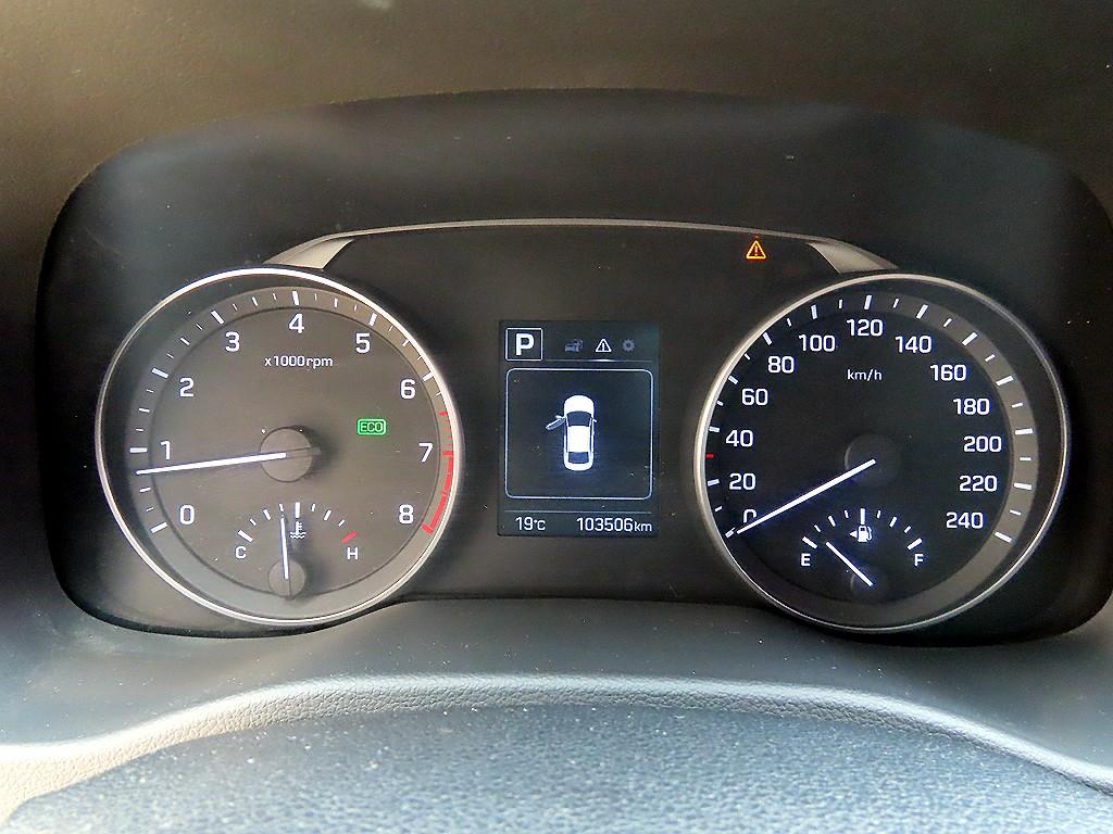 HYUNDAI Avante - Vista 9