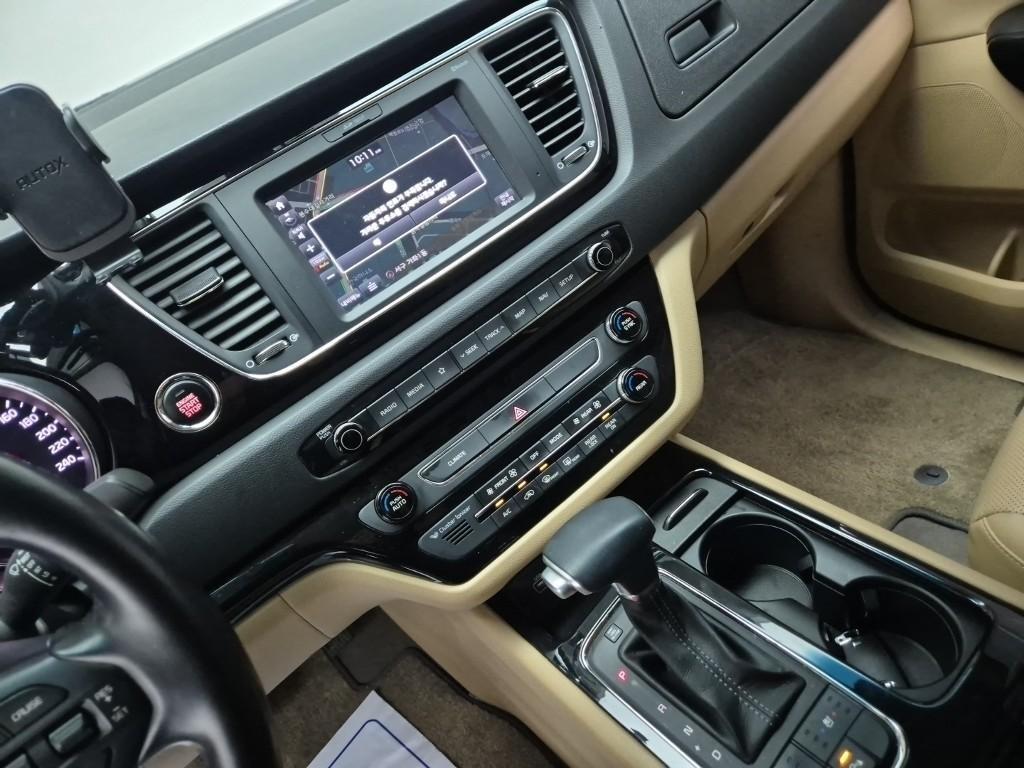 KIA Carnival - Vista 10