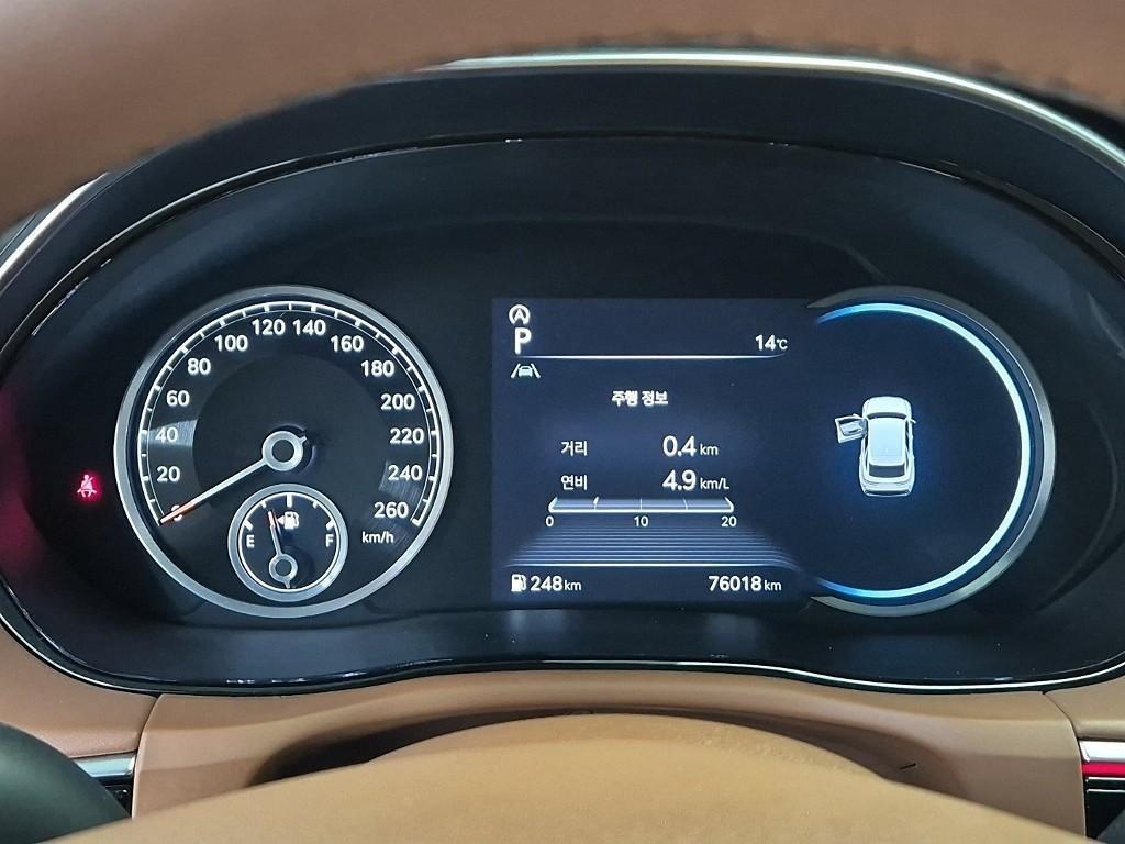 Genesis GV70 - Vista 6