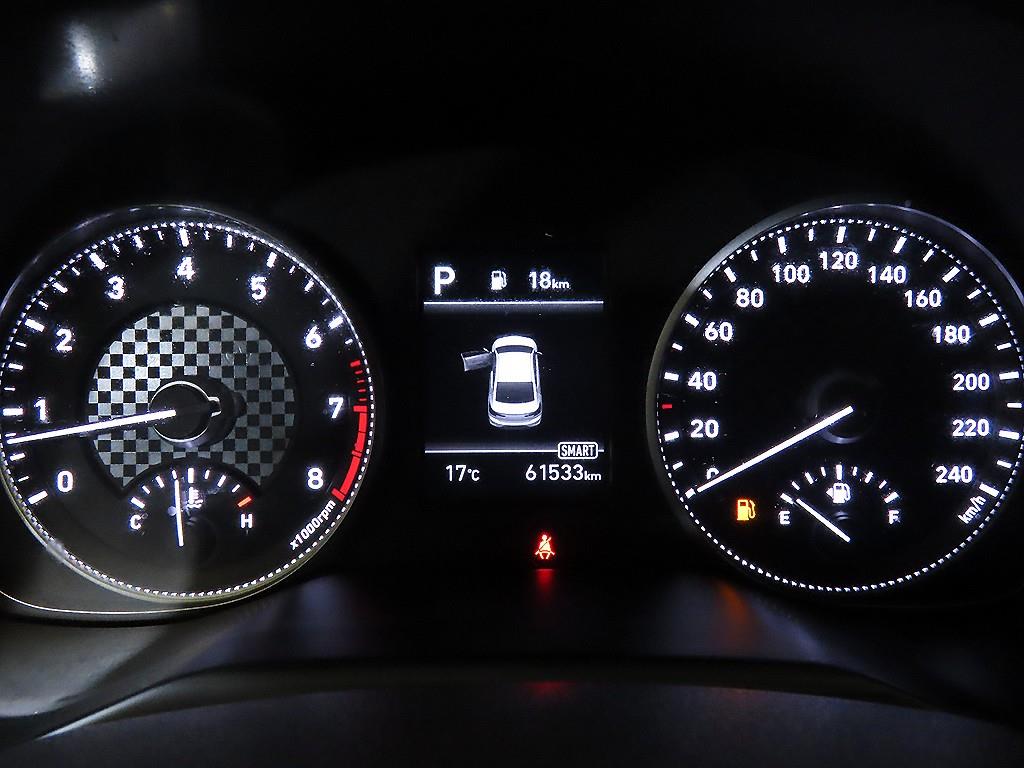 HYUNDAI Avante - Vista 9