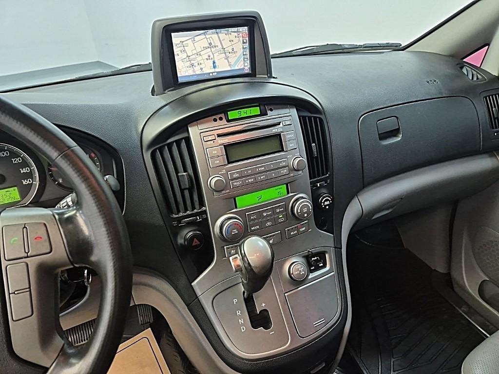 HYUNDAI Starex - Vista 7