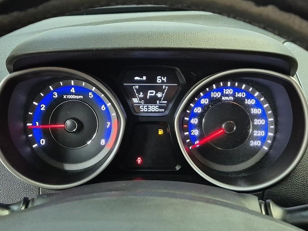 HYUNDAI Avante - Vista 6