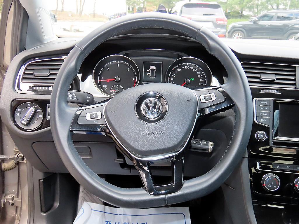 Volkswagen Golf - Vista 8