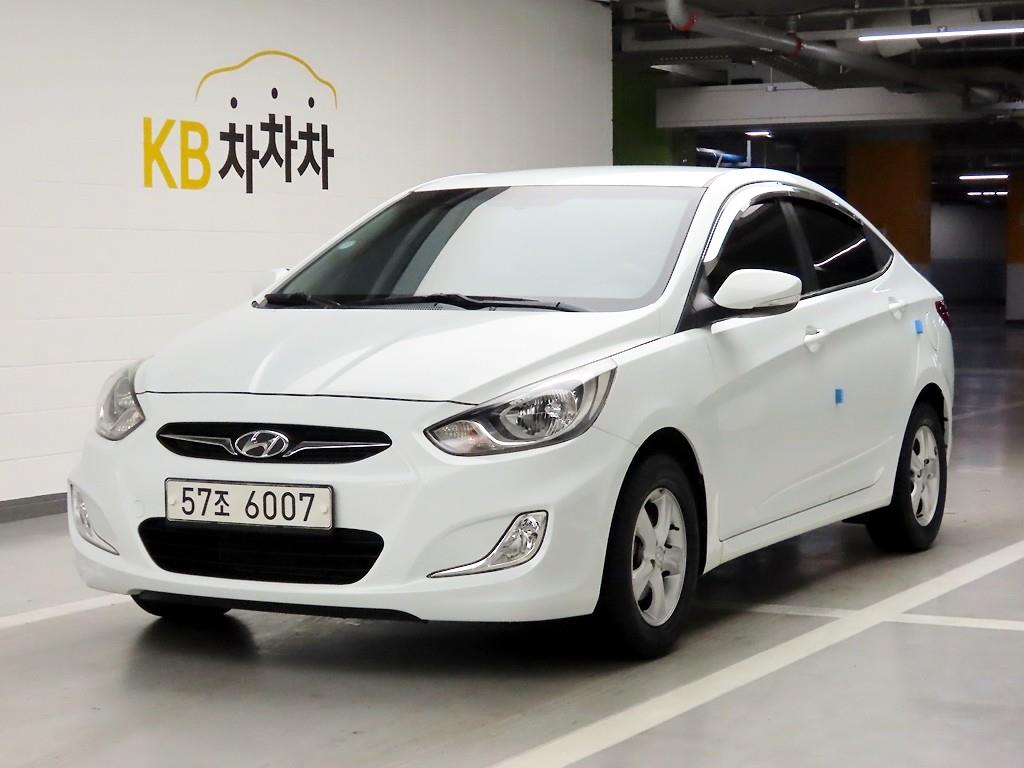 HYUNDAI Accent - Vista 2