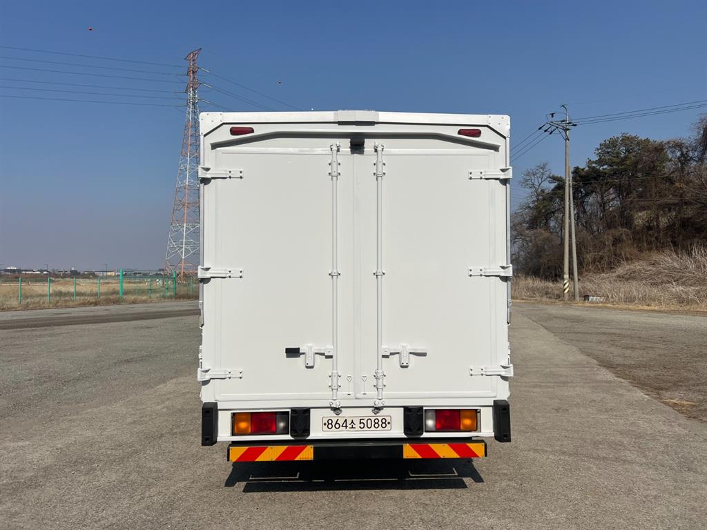 medium and large cargo truck - Vista 6