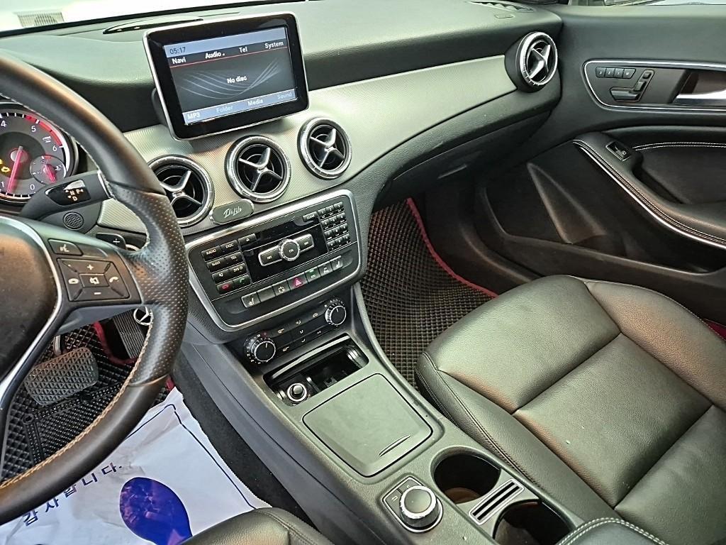 Mercedes Benz CLA Class - Vista 10