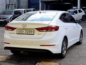 HYUNDAI Avante - Vista 8