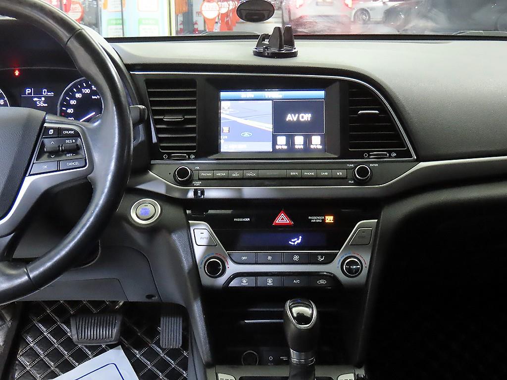 HYUNDAI Avante - Vista 11