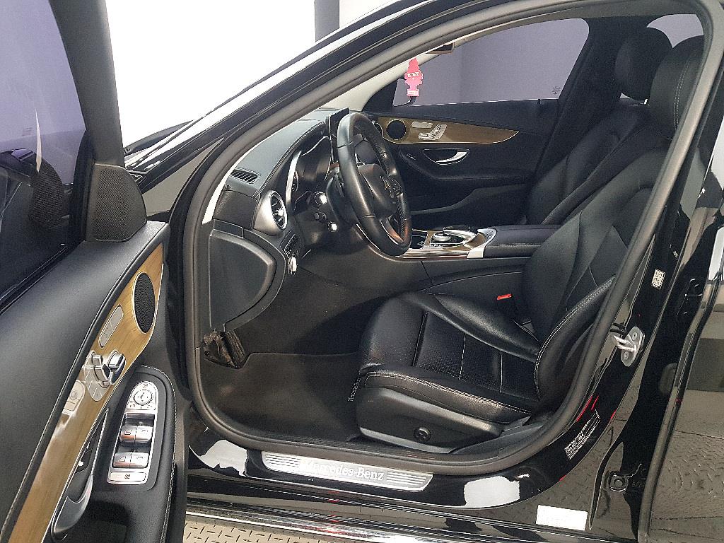 Mercedes Benz C Class - Vista 8