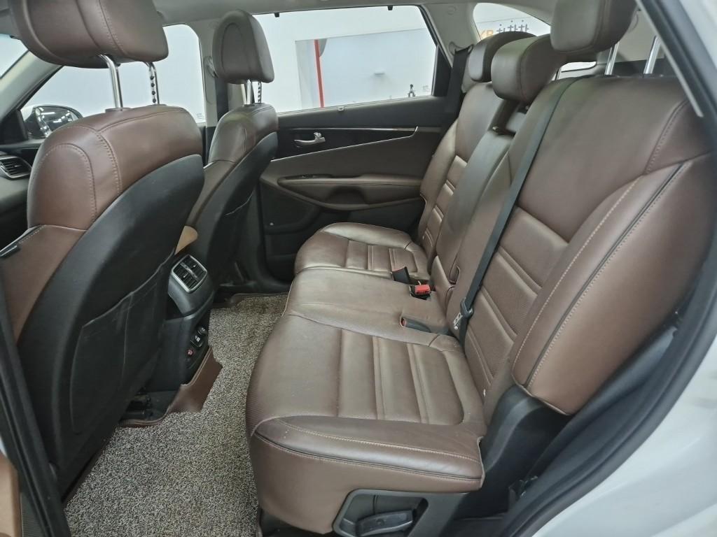 KIA Sorento - Vista 12