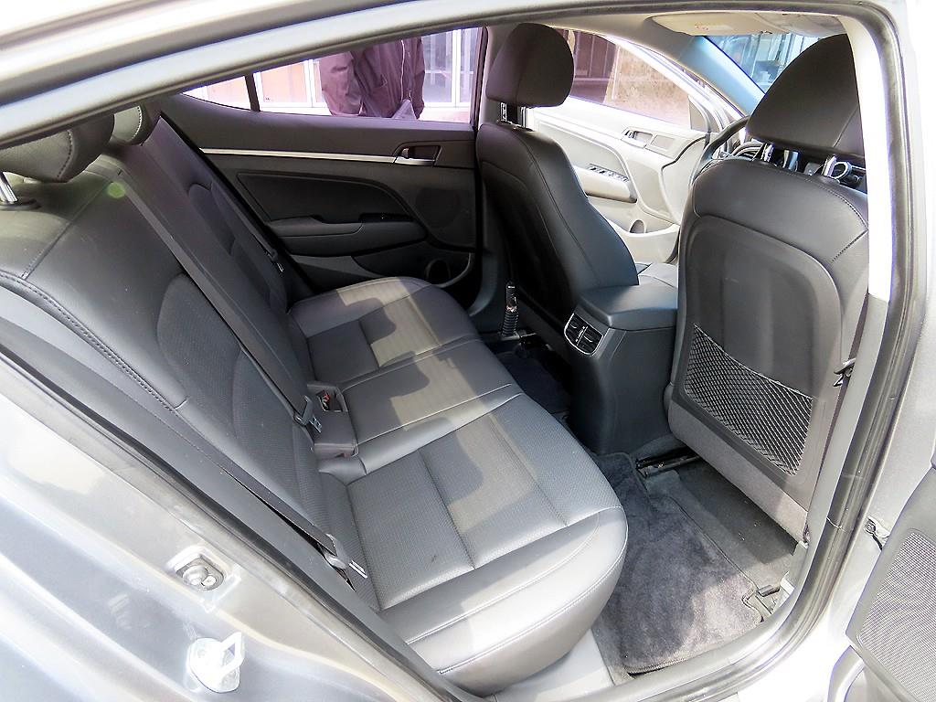 HYUNDAI Avante - Vista 6