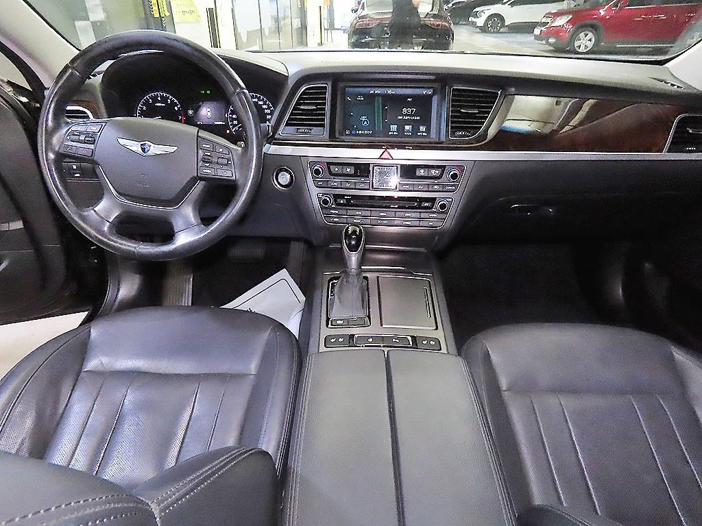 HYUNDAI Genesis - Vista 10