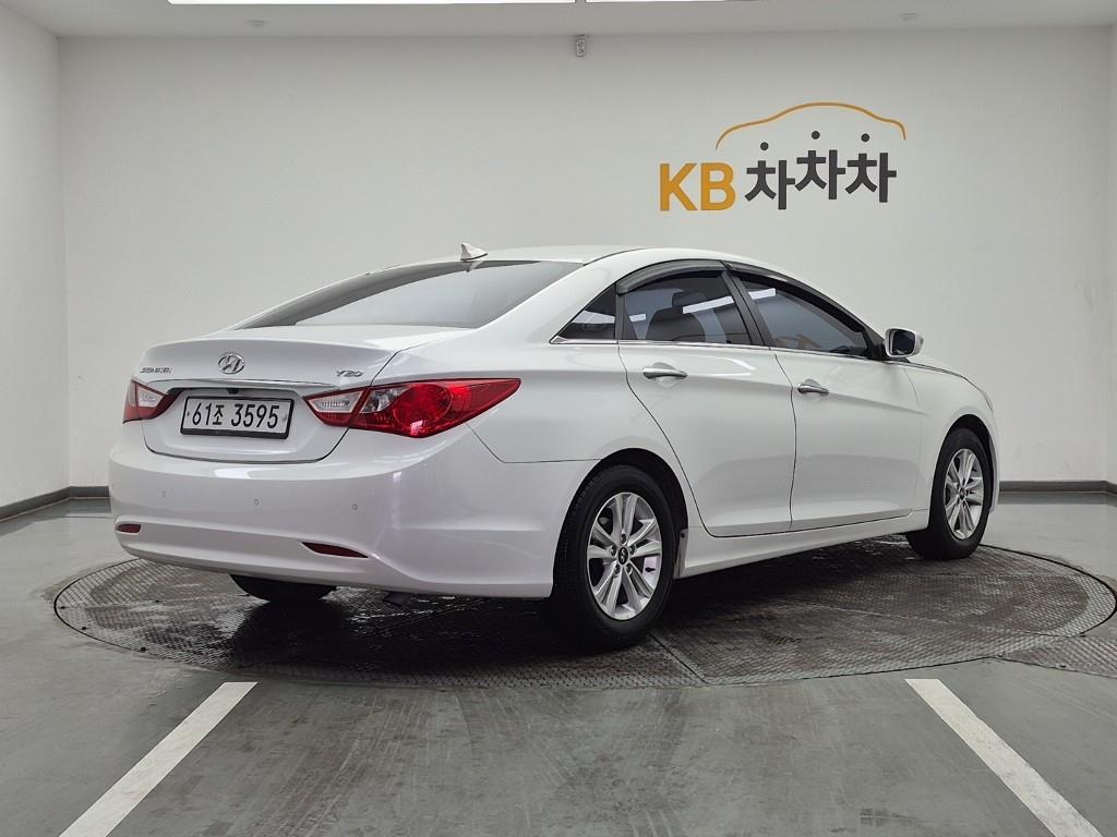 HYUNDAI Sonata - Vista 4