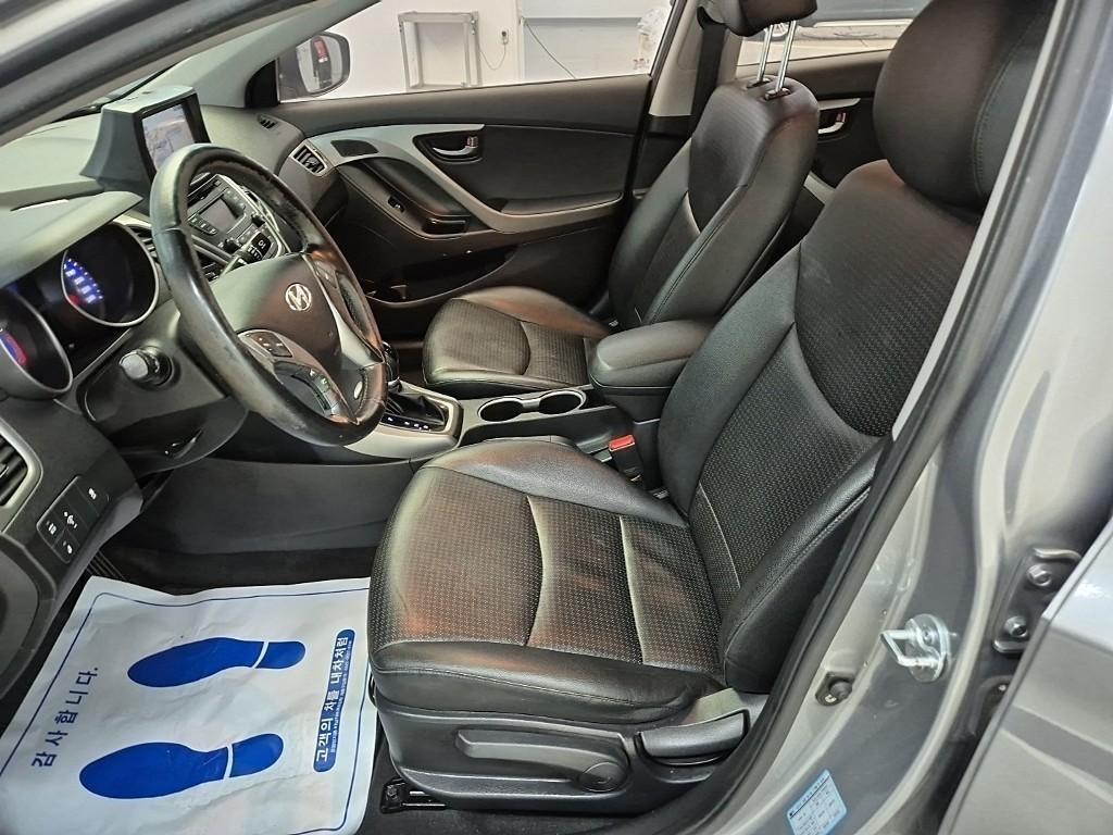 HYUNDAI Avante - Vista 11