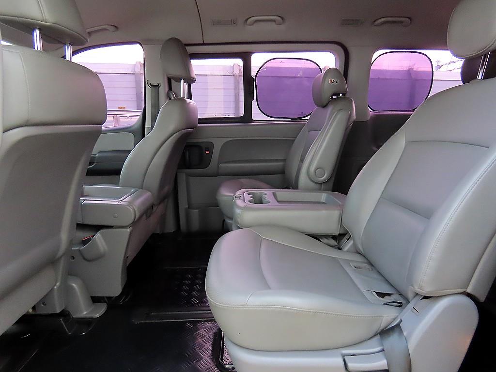 HYUNDAI Starex - Vista 6