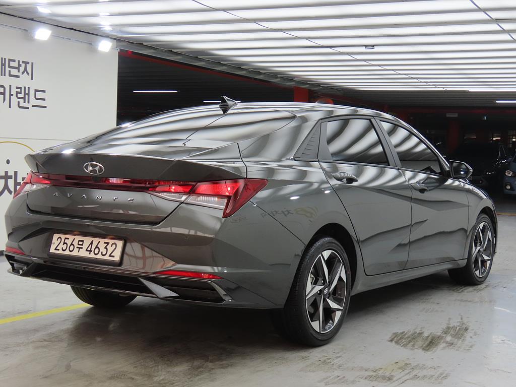 HYUNDAI Avante - Vista 4