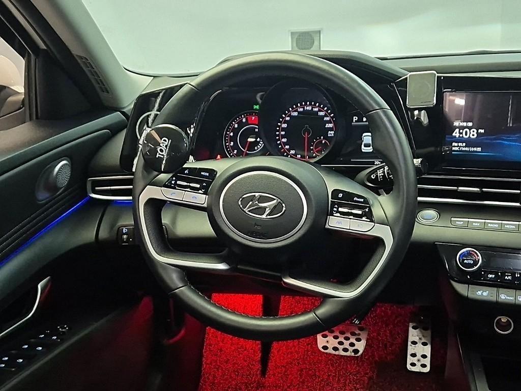 HYUNDAI Avante - Vista 9