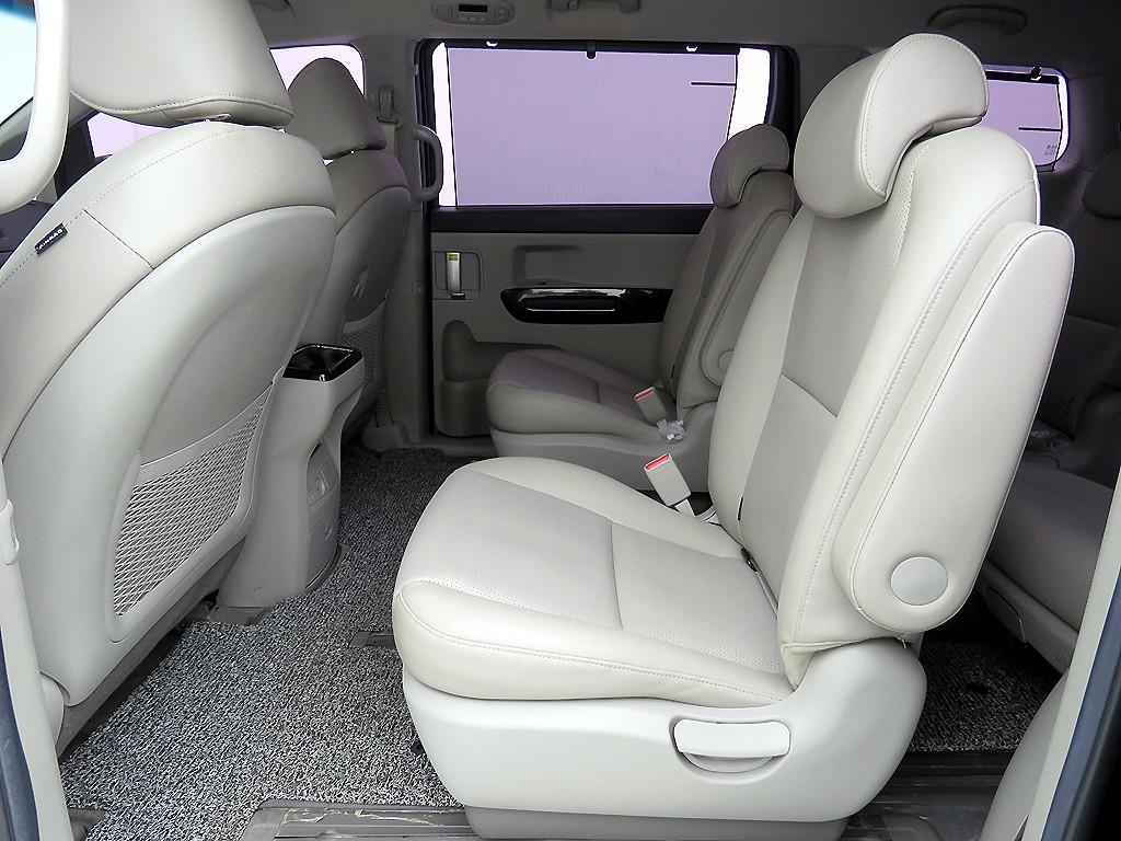 KIA Carnival - Vista 7