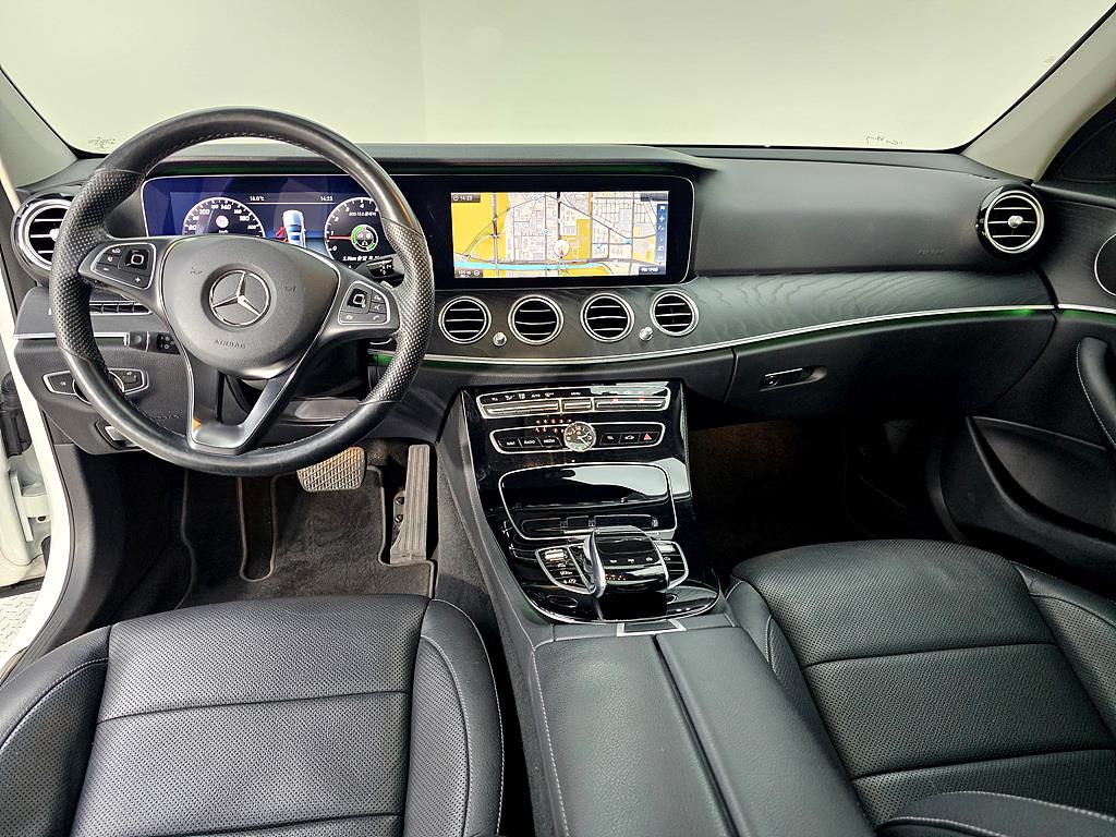 Mercedes Benz E class - Vista 5