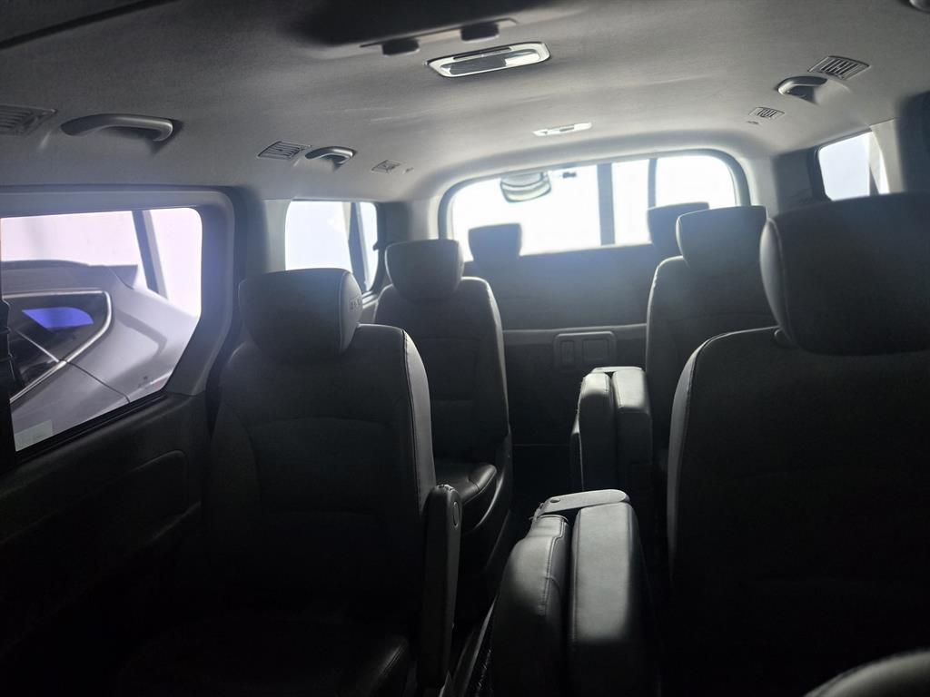 HYUNDAI Starex - Vista 6