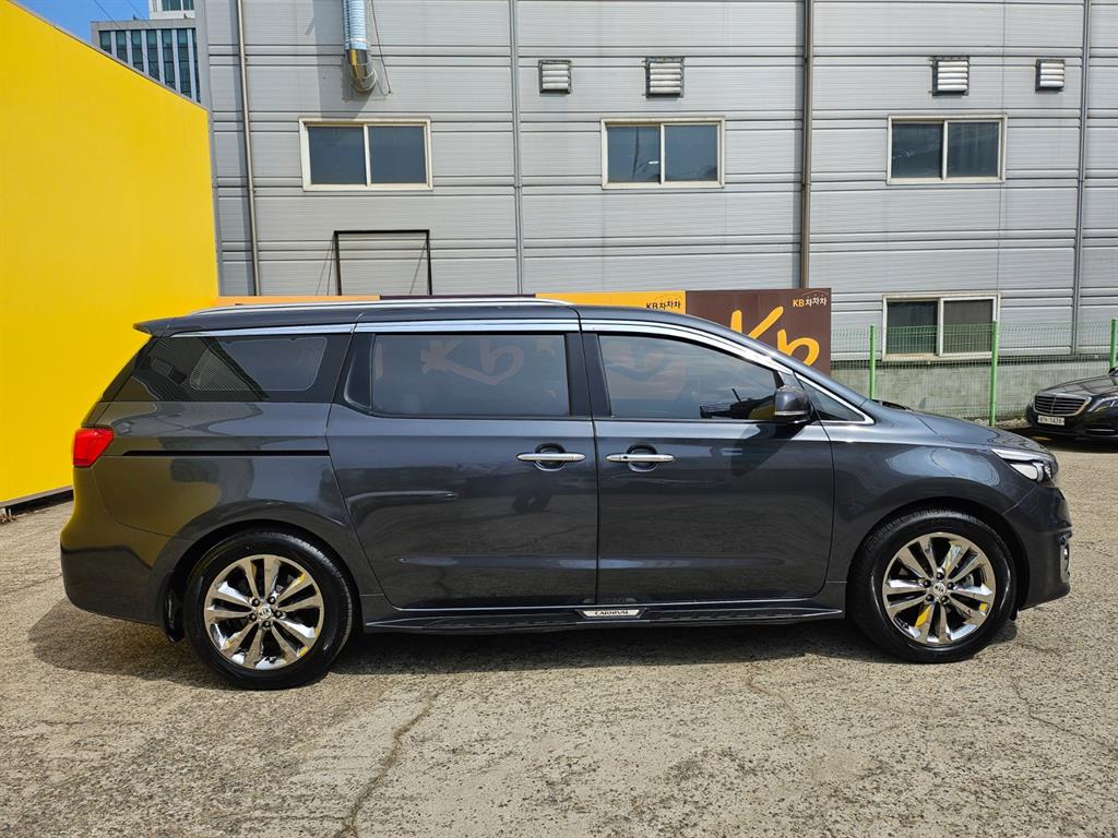 KIA Carnival - Vista 10