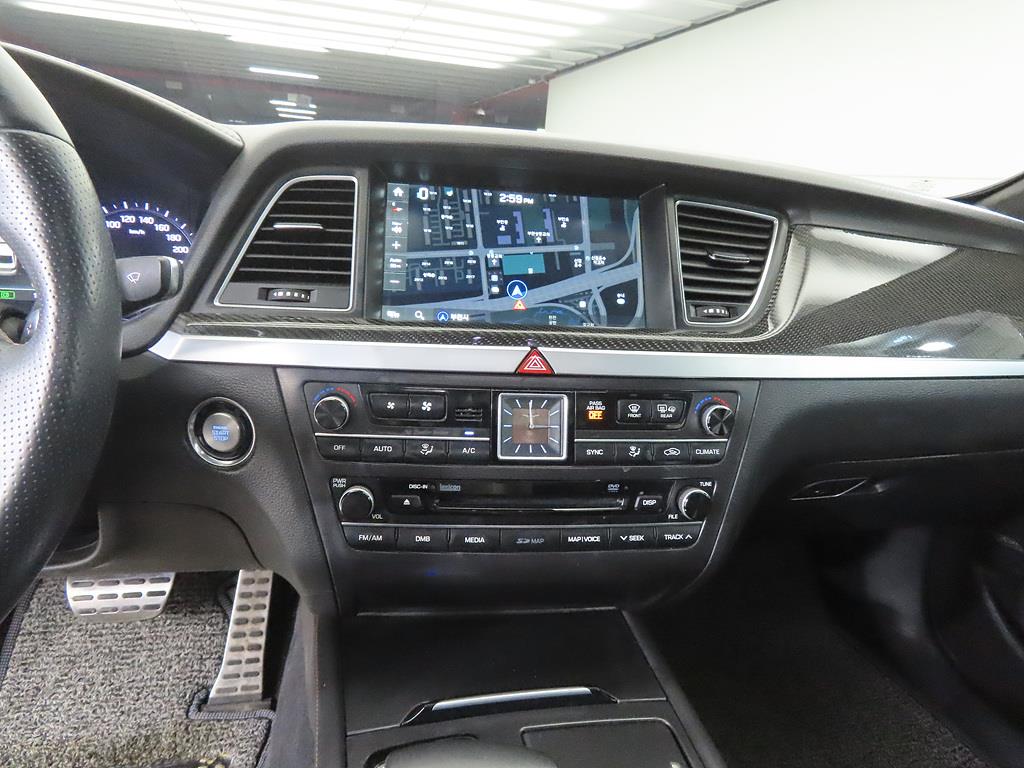 Genesis G80 - Vista 10