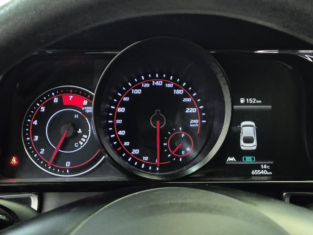 HYUNDAI Avante - Vista 6