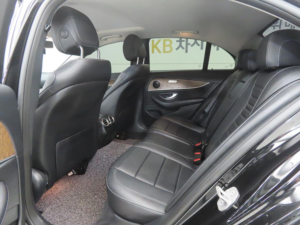 Mercedes Benz E class - Vista 6