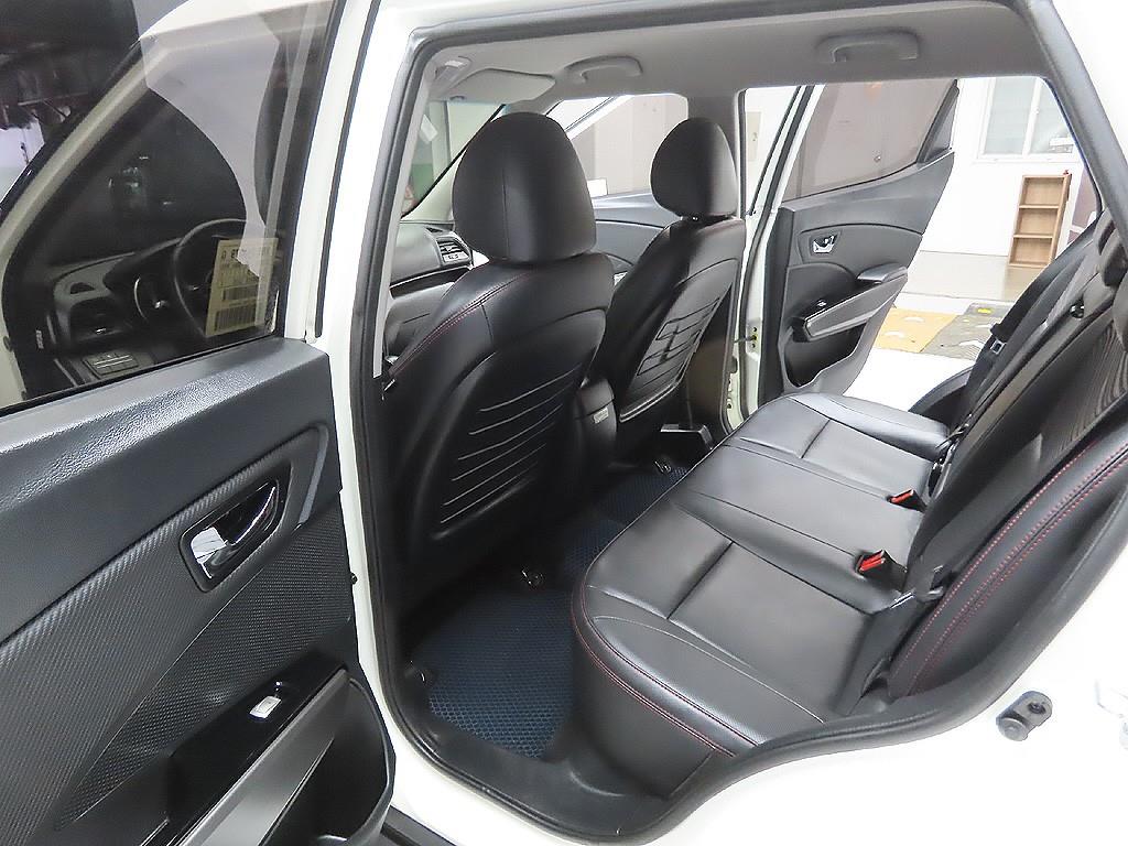 Ssangyong Tivoli 2018 Blanco - Importación desde Corea - HF Imports Iquique - Foto 9