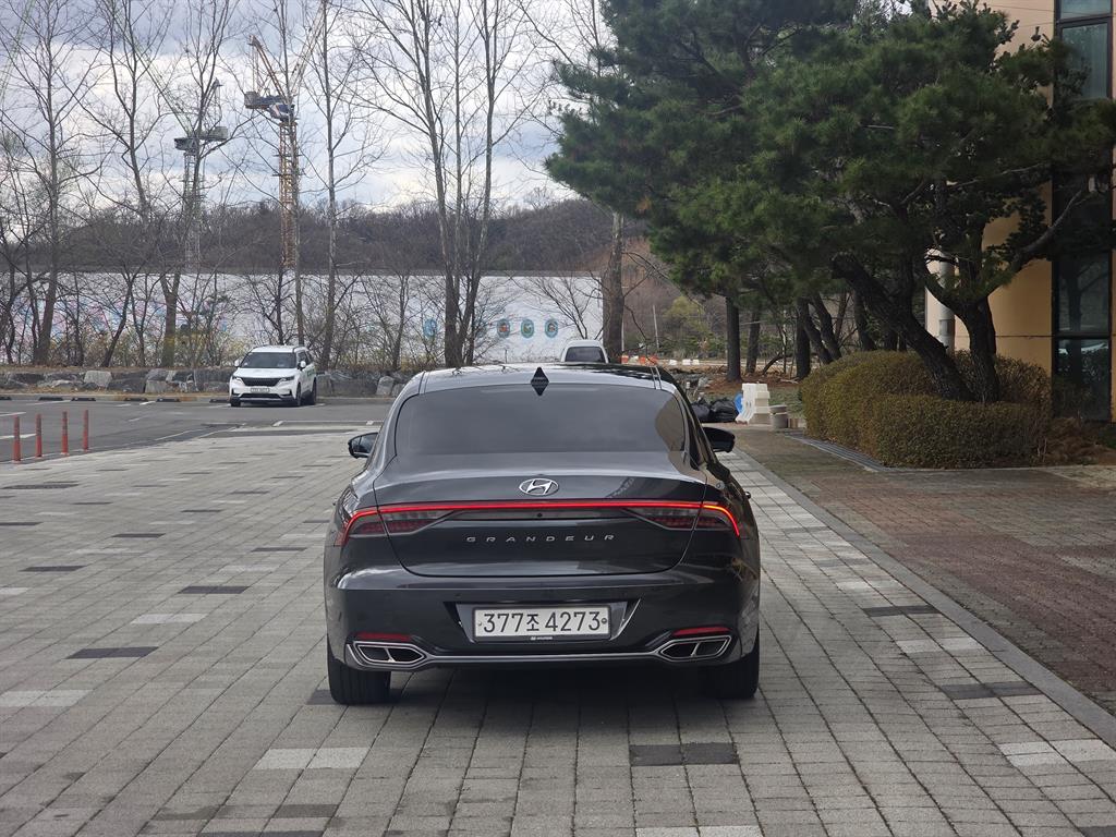 HYUNDAI Grandeur - Vista 5