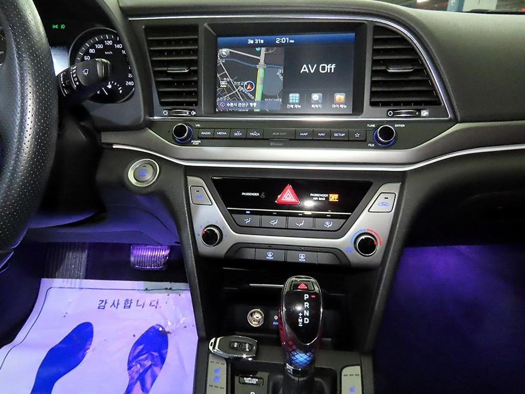 HYUNDAI Avante - Vista 11