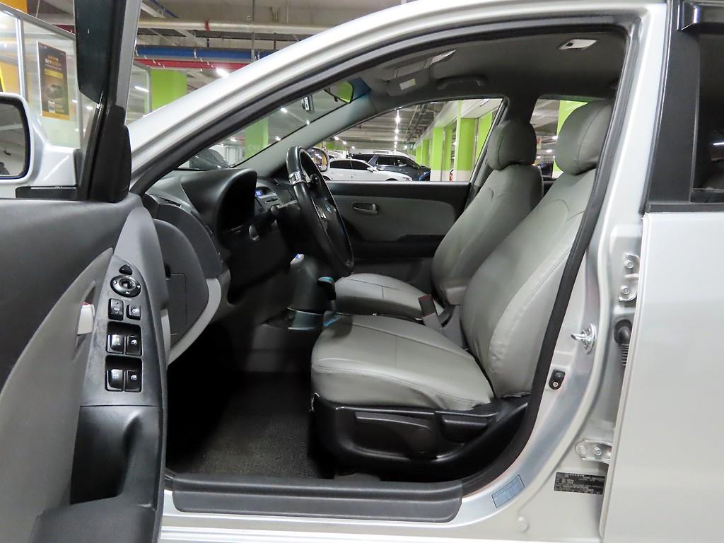 HYUNDAI Avante - Vista 12