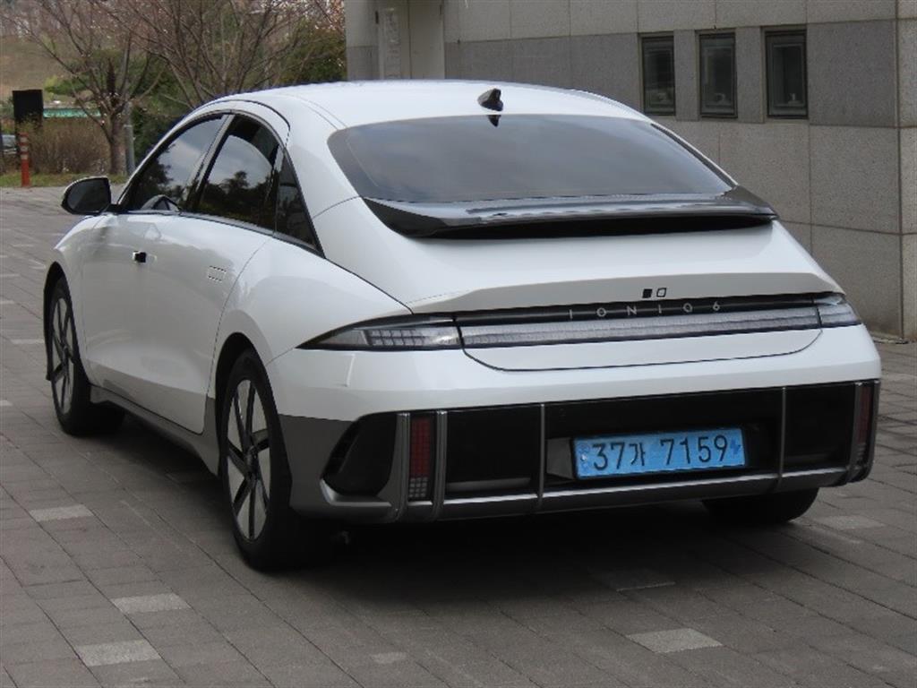 HYUNDAI Ioniq 6 - Vista 7