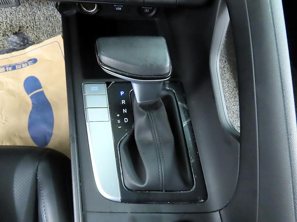 HYUNDAI Avante - Vista 10