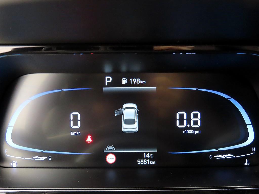 HYUNDAI Avante - Vista 8