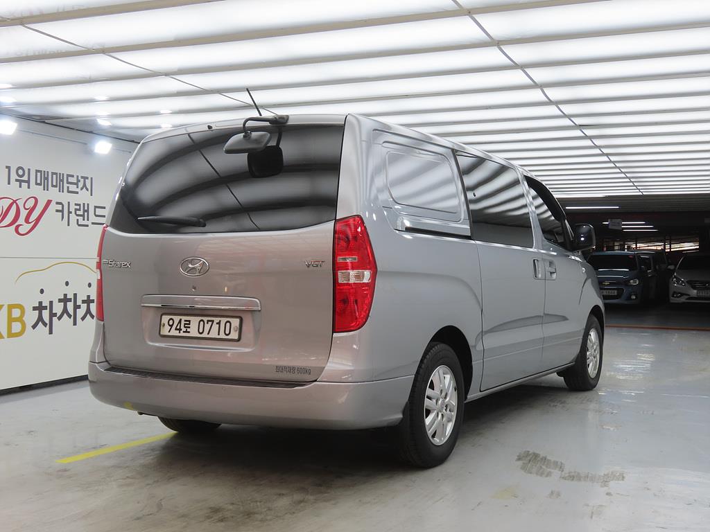 HYUNDAI Starex - Vista 4
