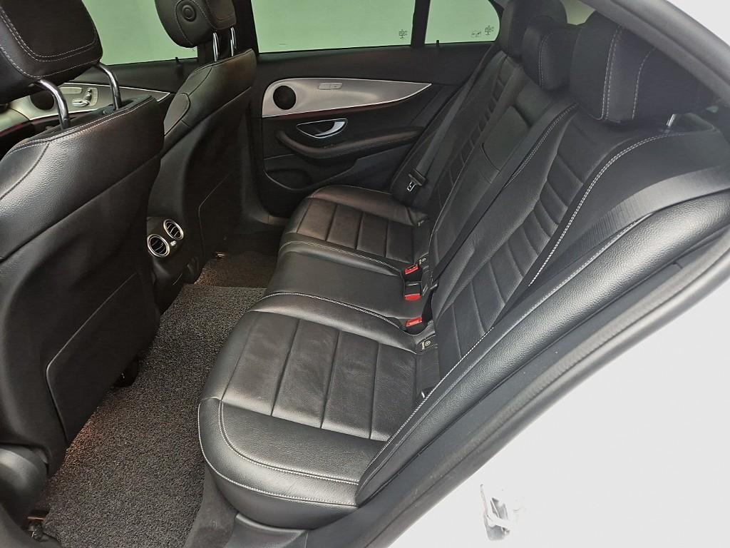 Mercedes Benz E class - Vista 12