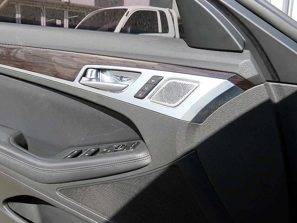 Genesis G80 - Vista 12