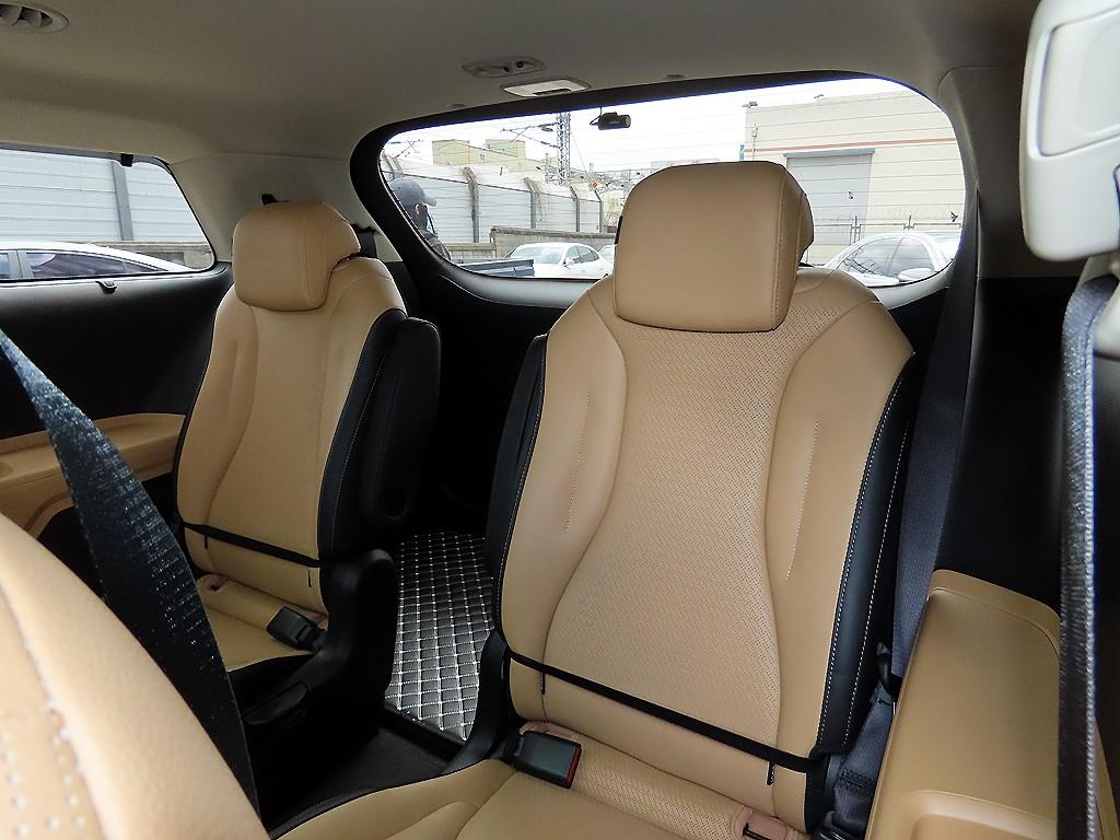 KIA Carnival - Vista 7