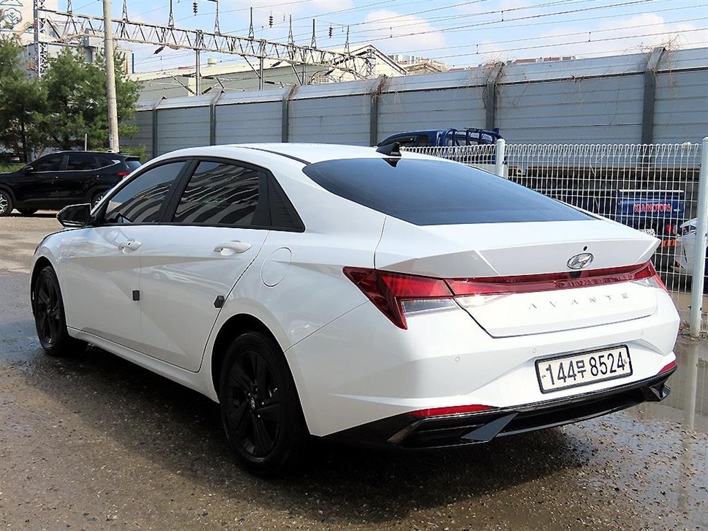 HYUNDAI Avante - Vista 3