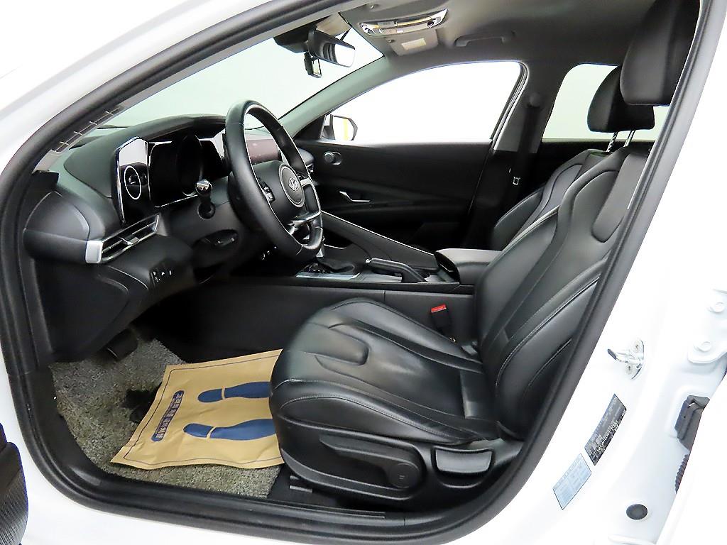 HYUNDAI Avante - Vista 5