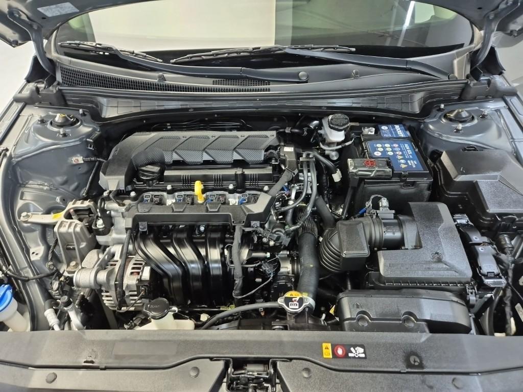 HYUNDAI Avante - Vista 5