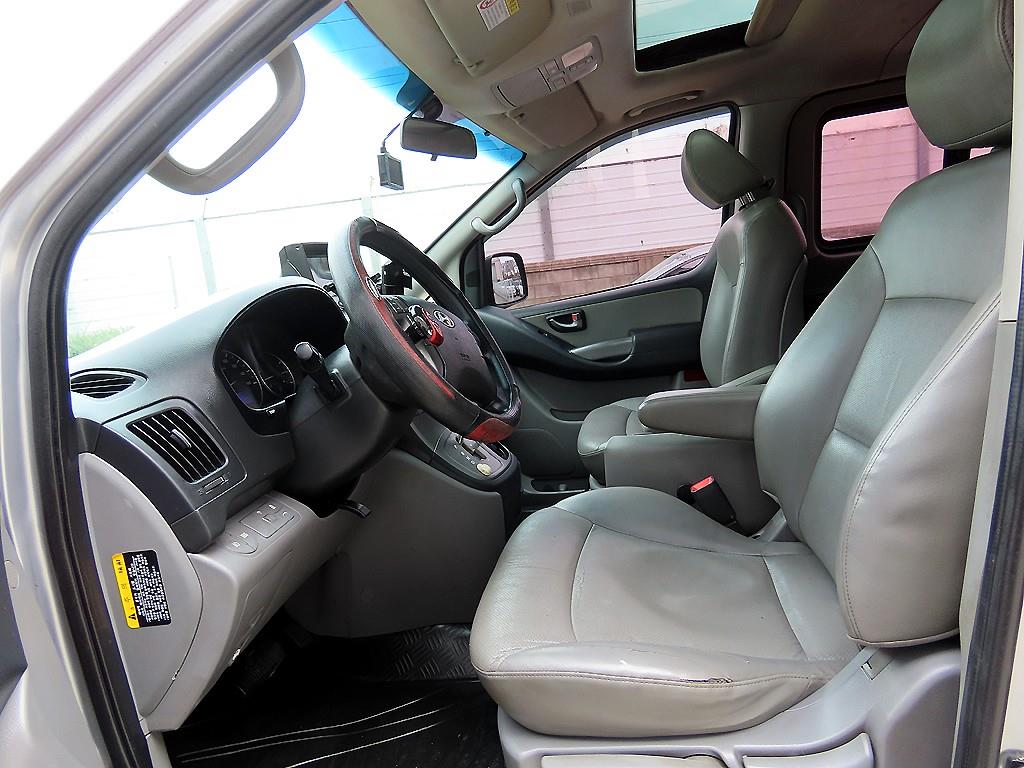 HYUNDAI Starex - Vista 5