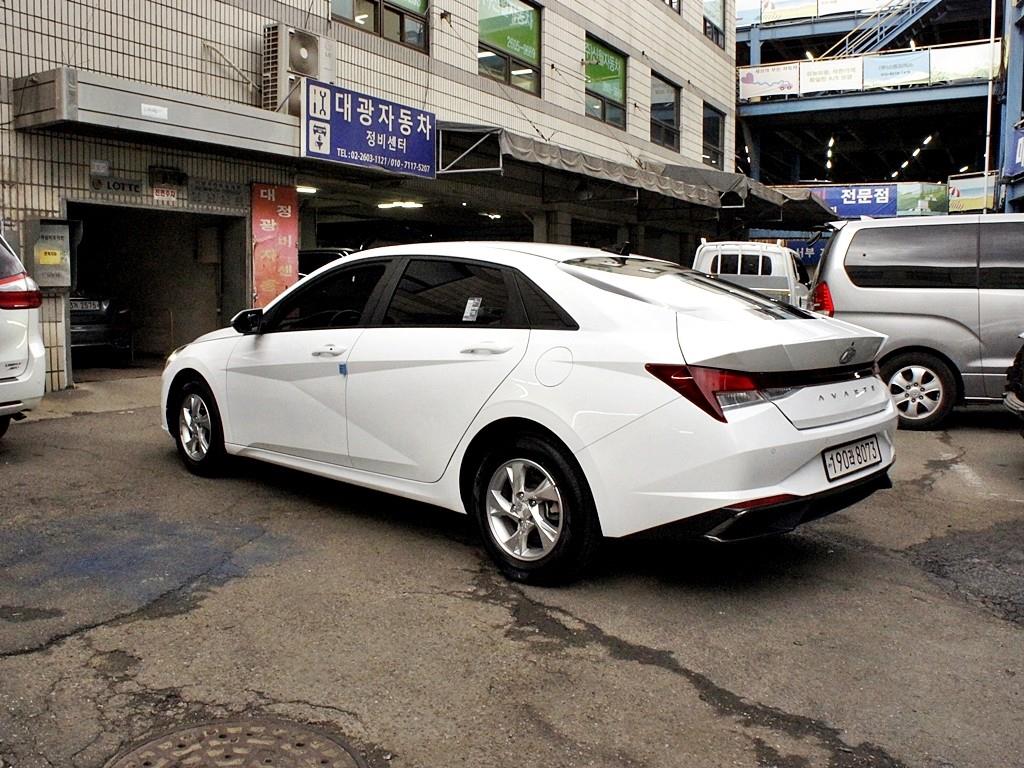 HYUNDAI Avante - Vista 7