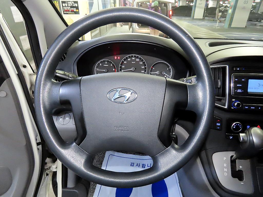 HYUNDAI Starex - Vista 8