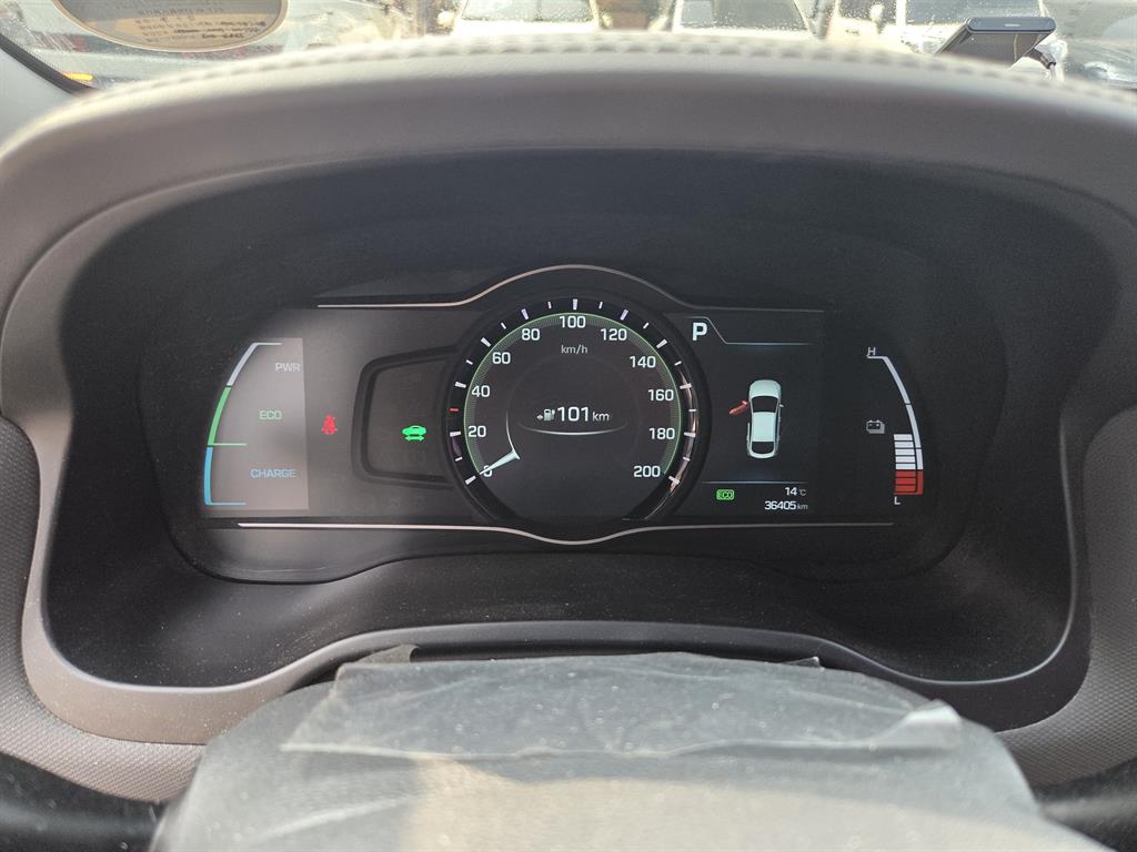 HYUNDAI Ioniq - Vista 5