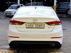 HYUNDAI Avante - Vista 6